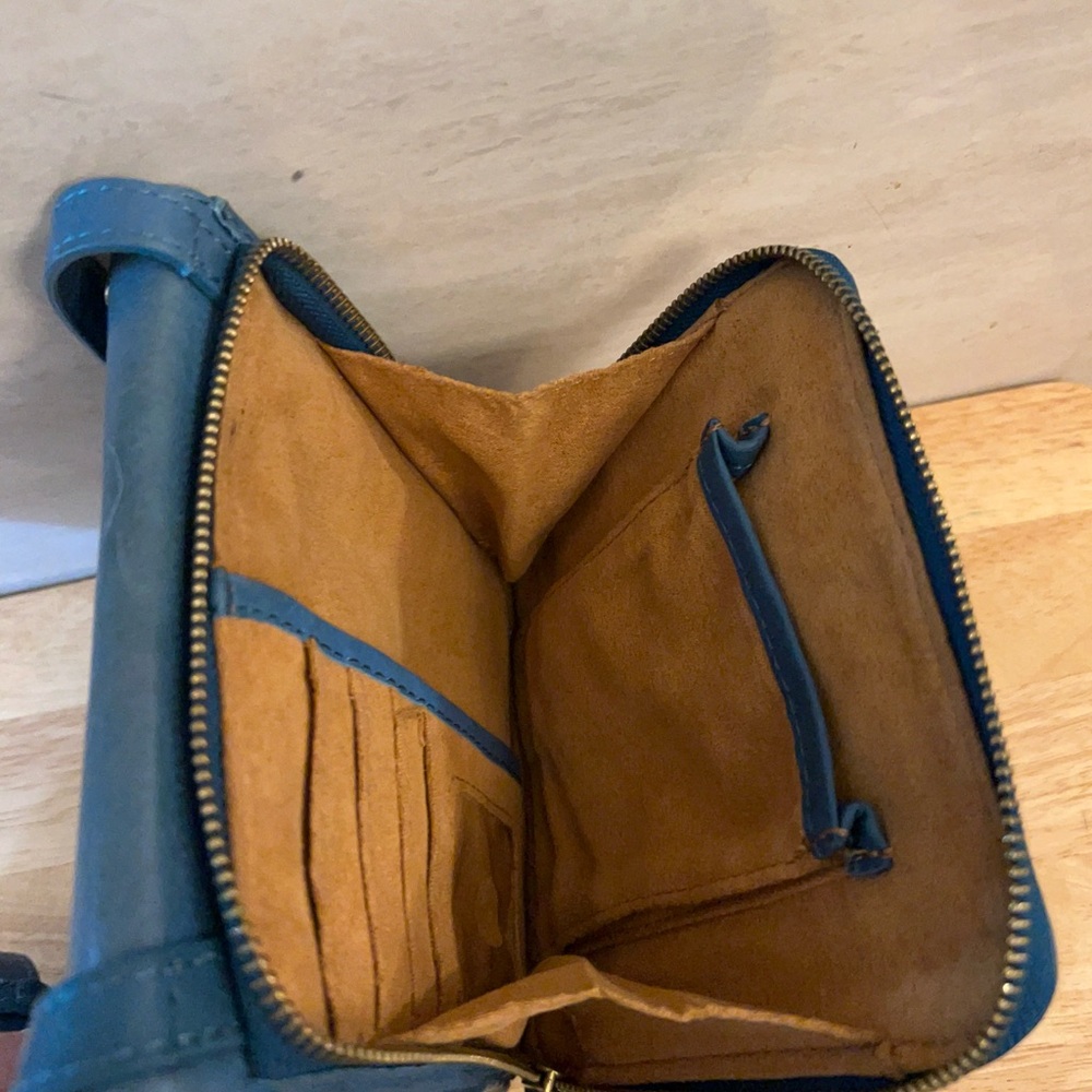 American Leather Co. Kansas Blue/Teal Crossbody Bag - Picture 11 of 15